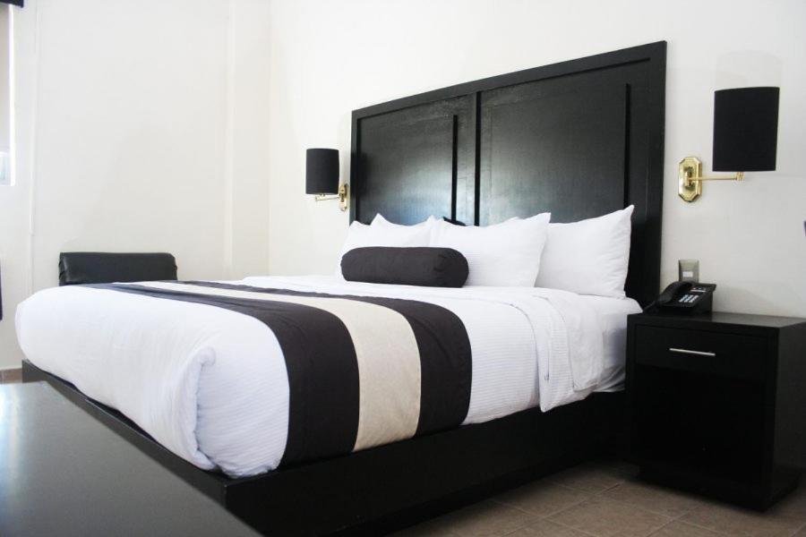 Hotel El Camino Inn & Suites เรย์โนซา ภายนอก รูปภาพ