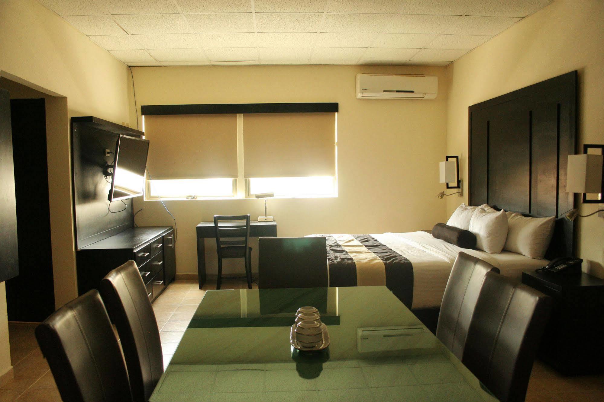 Hotel El Camino Inn & Suites เรย์โนซา ภายนอก รูปภาพ