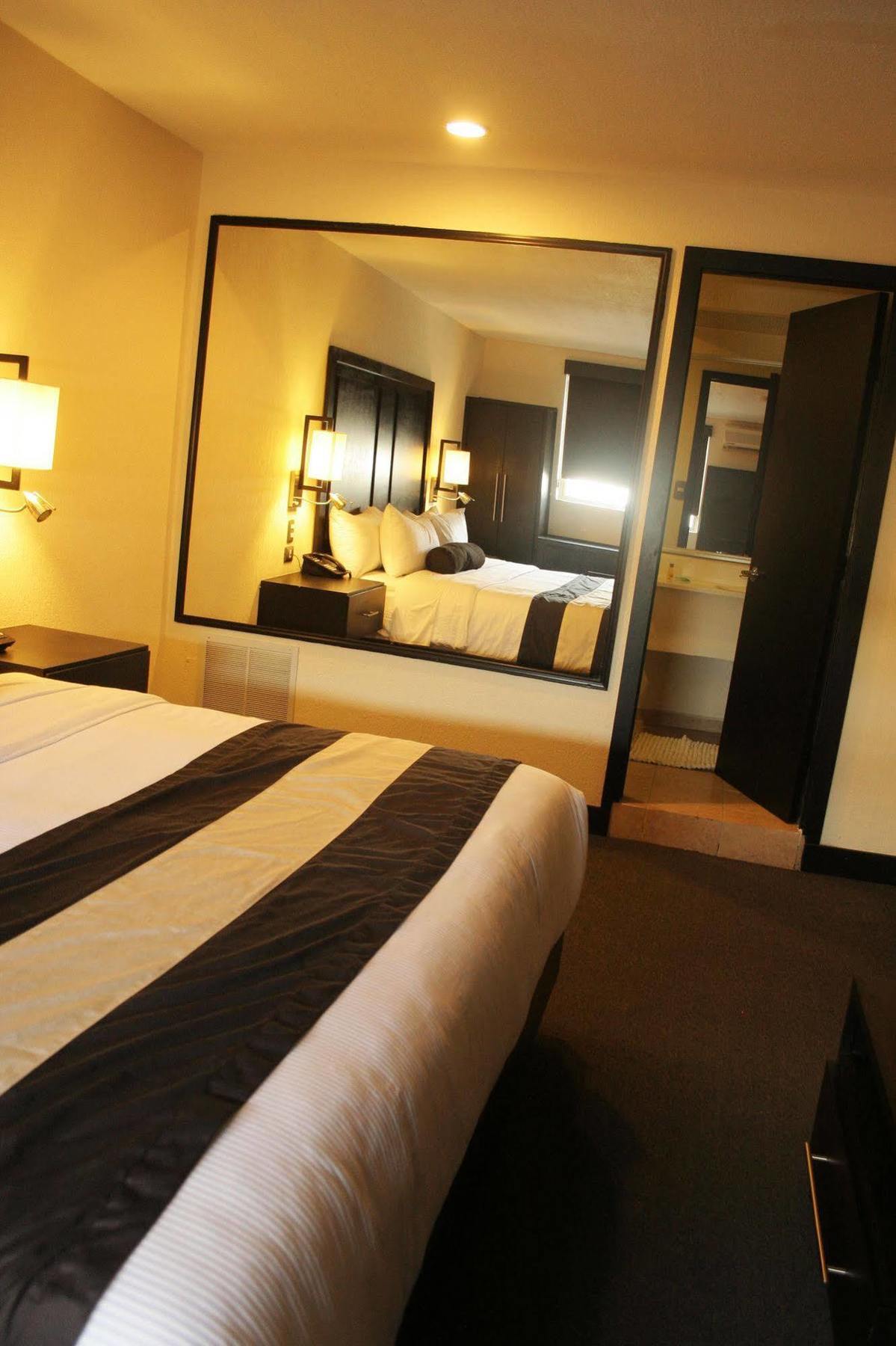 Hotel El Camino Inn & Suites เรย์โนซา ภายนอก รูปภาพ