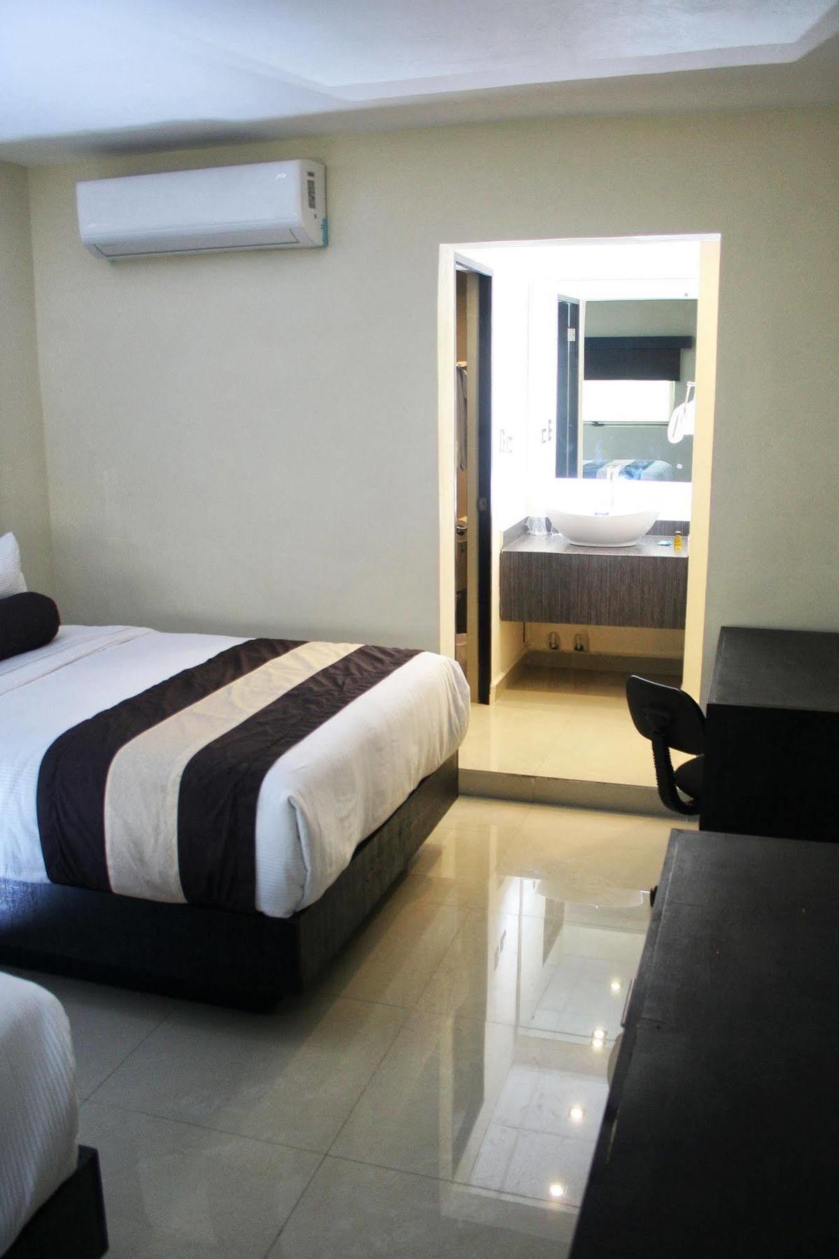 Hotel El Camino Inn & Suites เรย์โนซา ภายนอก รูปภาพ