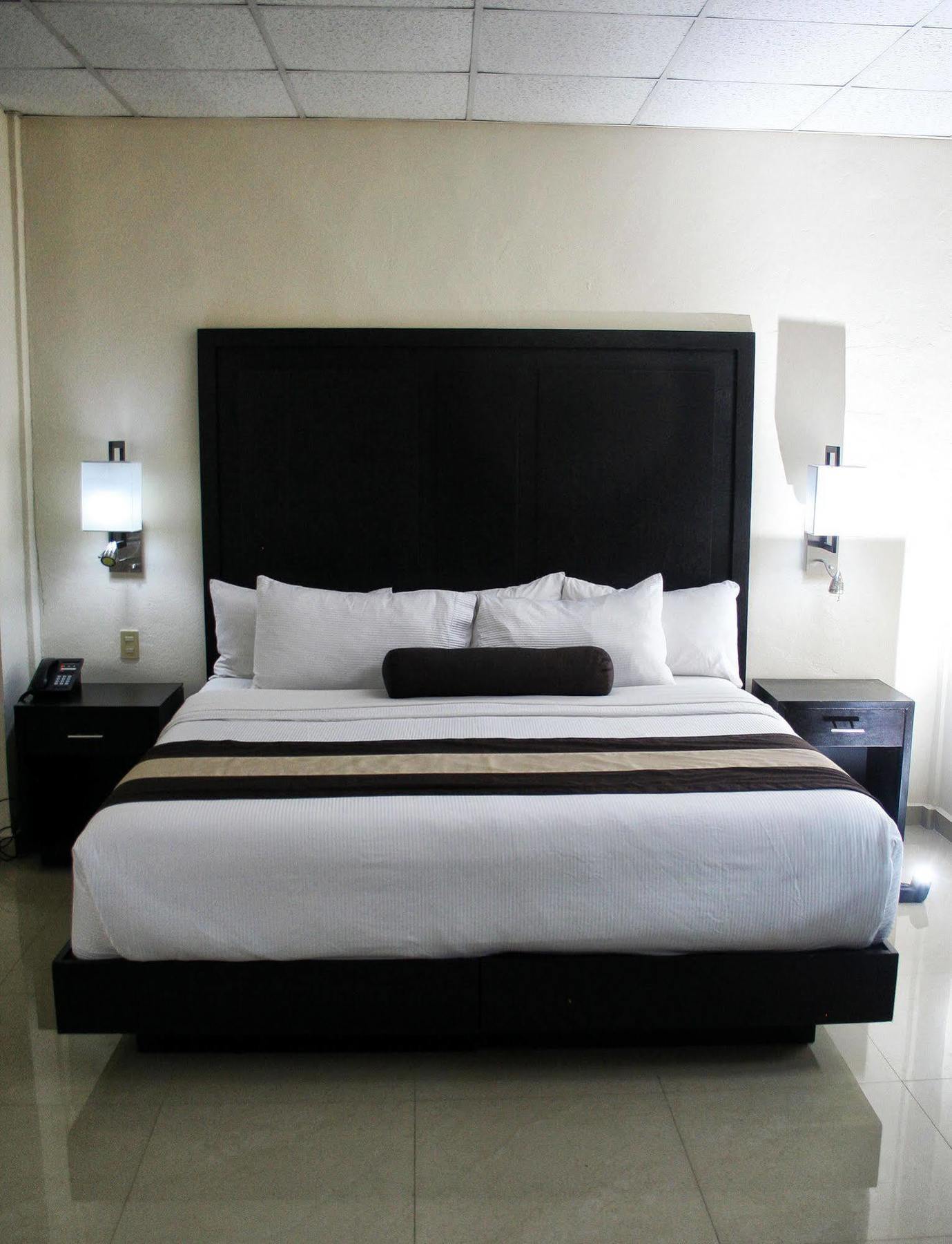 Hotel El Camino Inn & Suites เรย์โนซา ภายนอก รูปภาพ