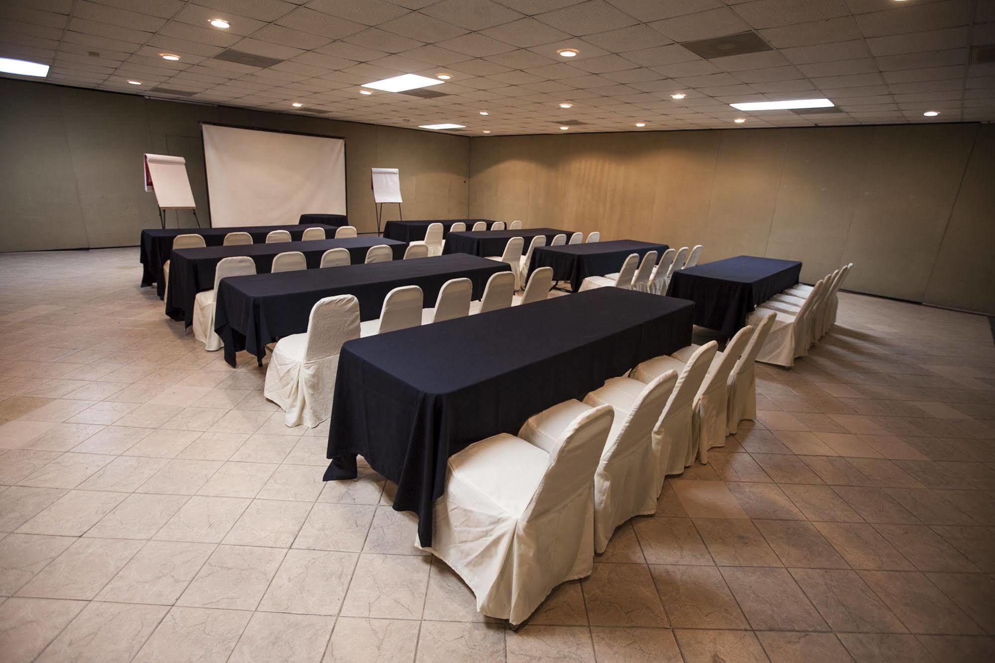 Hotel El Camino Inn & Suites เรย์โนซา ภายนอก รูปภาพ